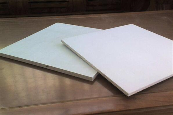 Fire retardant board